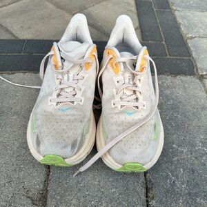 Hoka Clifton 9 Shoes in Vanilla and Green